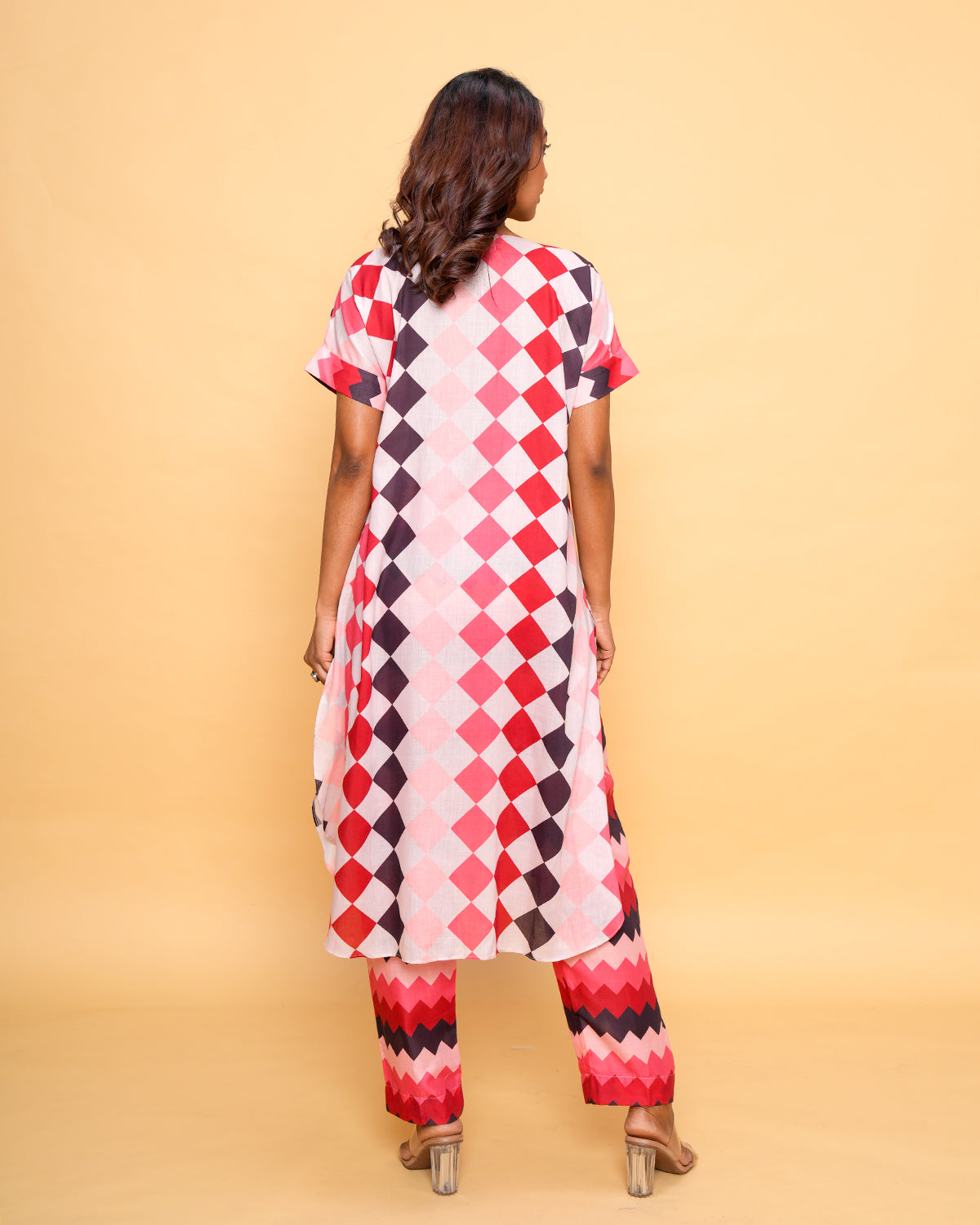 JUNE SQUARE BLACK & CORAL