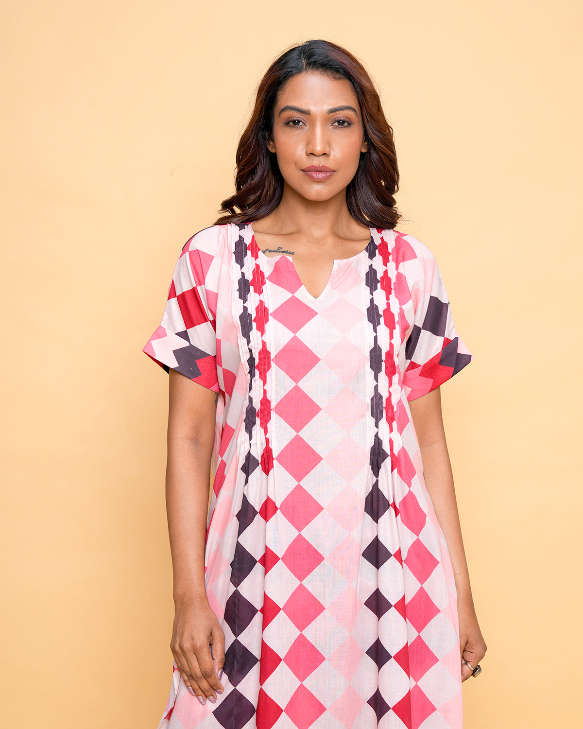 JUNE SQUARE BLACK & CORAL