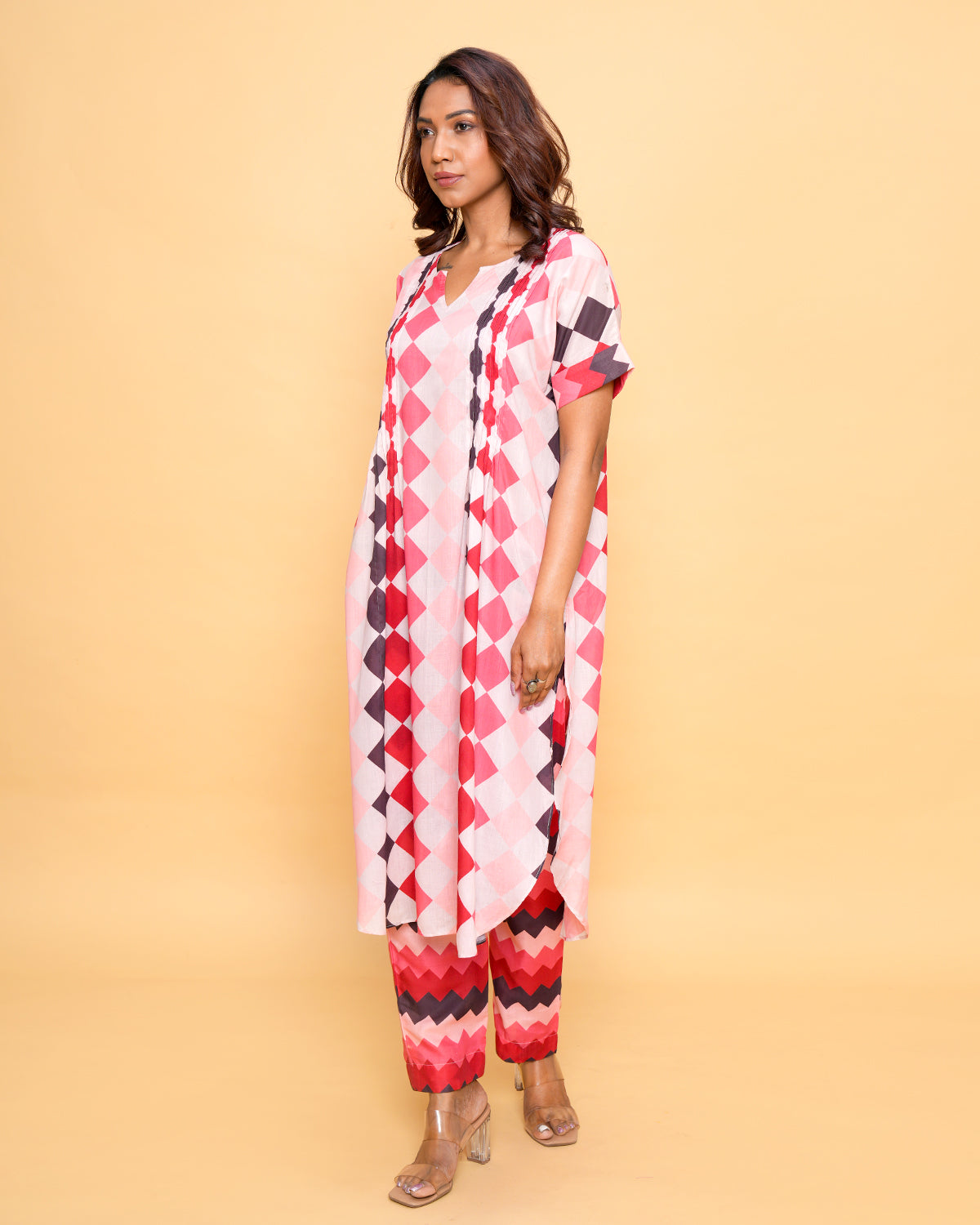 JUNE SQUARE BLACK & CORAL