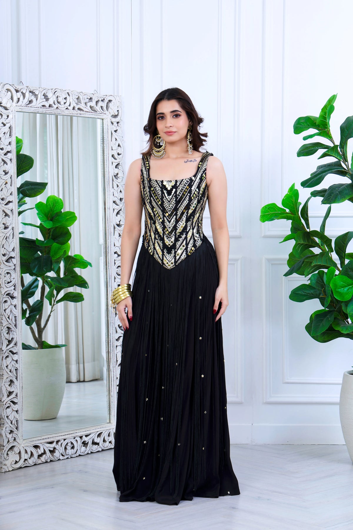 Noor Black And Gold (Tassels)
