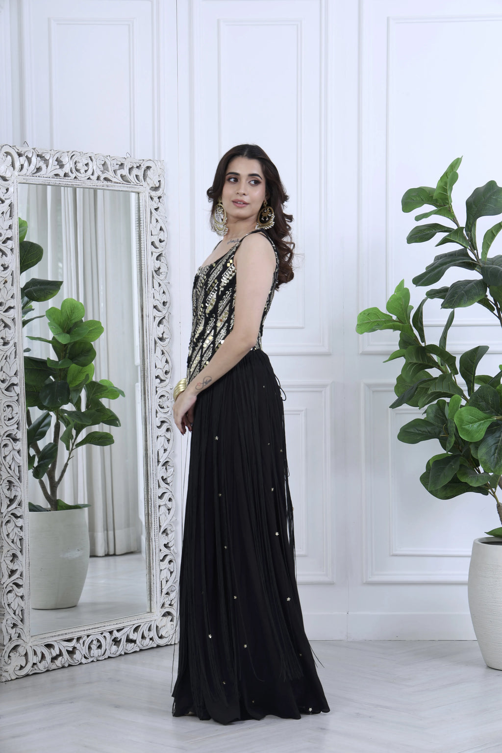 Noor Black And Gold (Tassels)