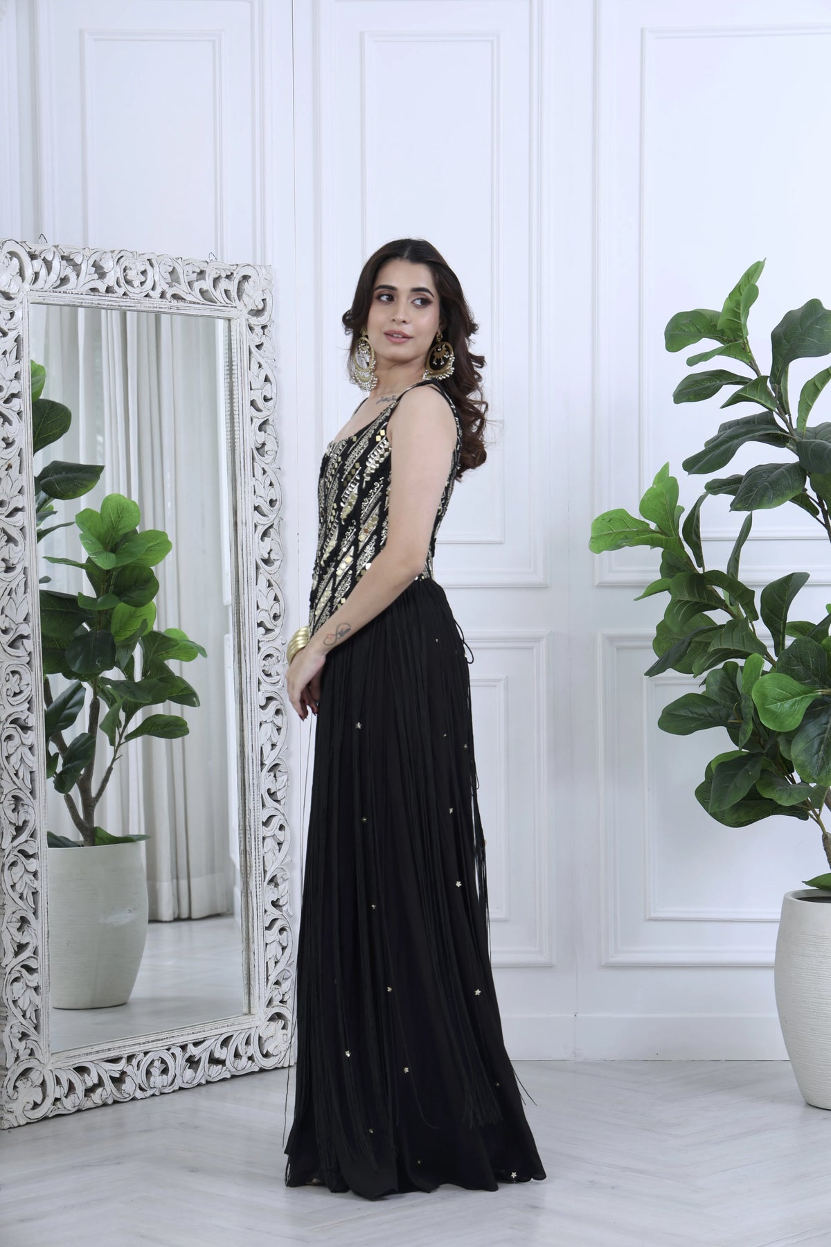Noor Black And Gold (Tassels)