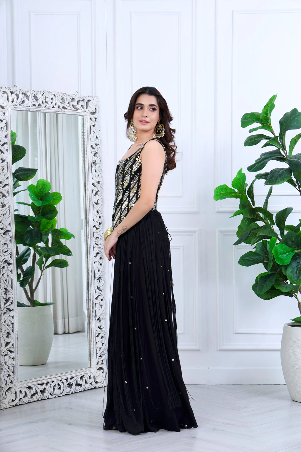 Noor Black And Gold (Tassels)