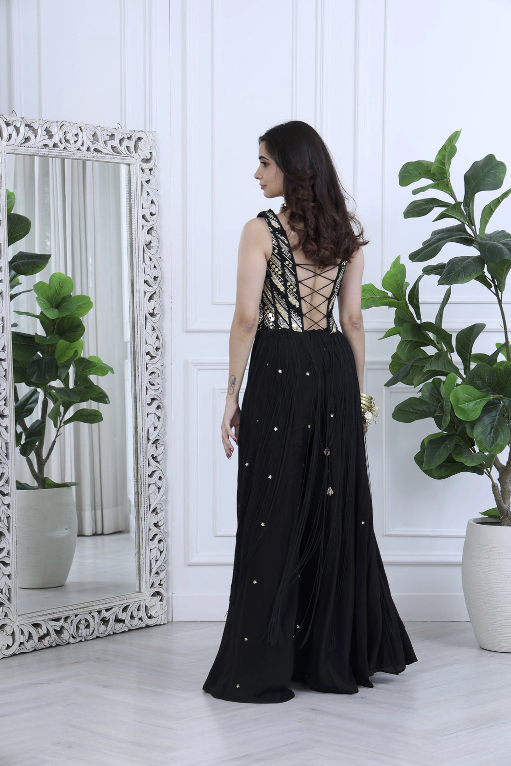 Noor Black And Gold (Tassels)