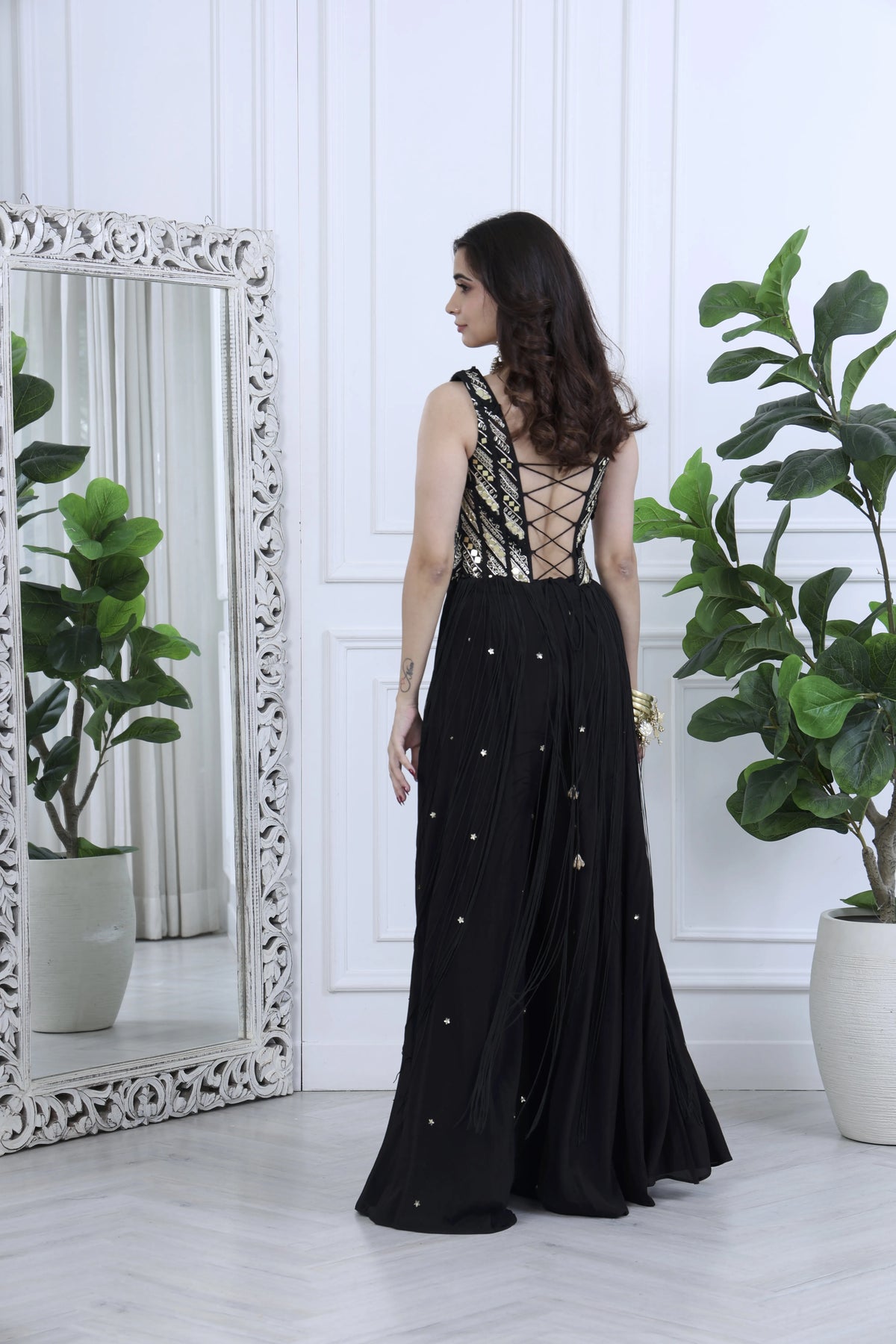 Noor Black And Gold (Tassels)