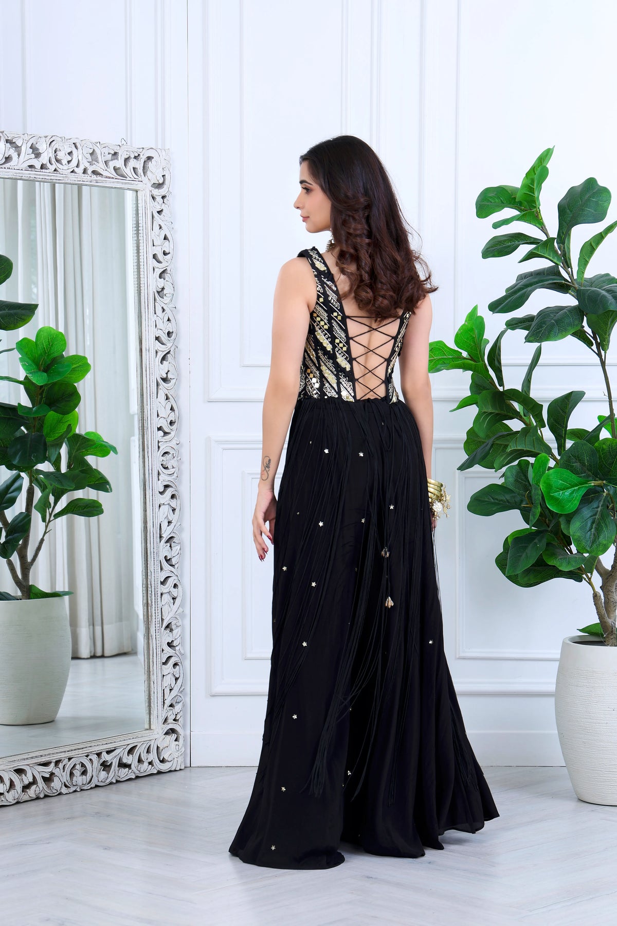 Noor Black And Gold (Tassels)