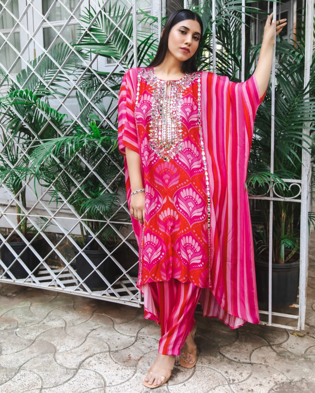 TARANA - RED FAN